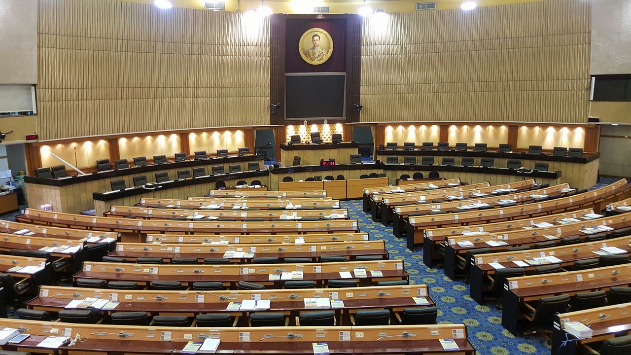 สอบทุจริตอลวนอลเวงที่รัฐสภา