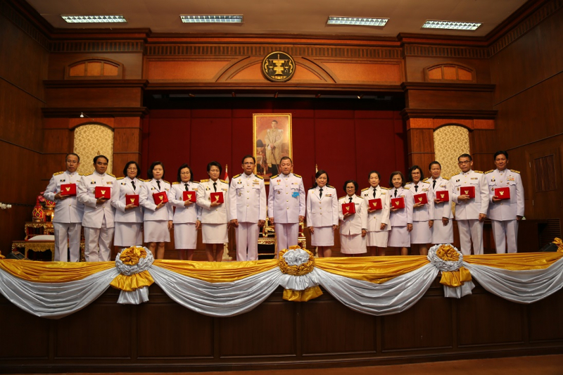 พิธีรับพระราชทานเครื่องราชอิสริยาภรณ์ ประจำปี 2560