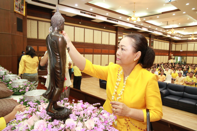 สรงน้ำพระรดน้ำขอพร ประจำปี 2562