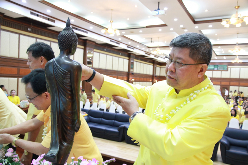 สรงน้ำพระรดน้ำขอพร ประจำปี 2562