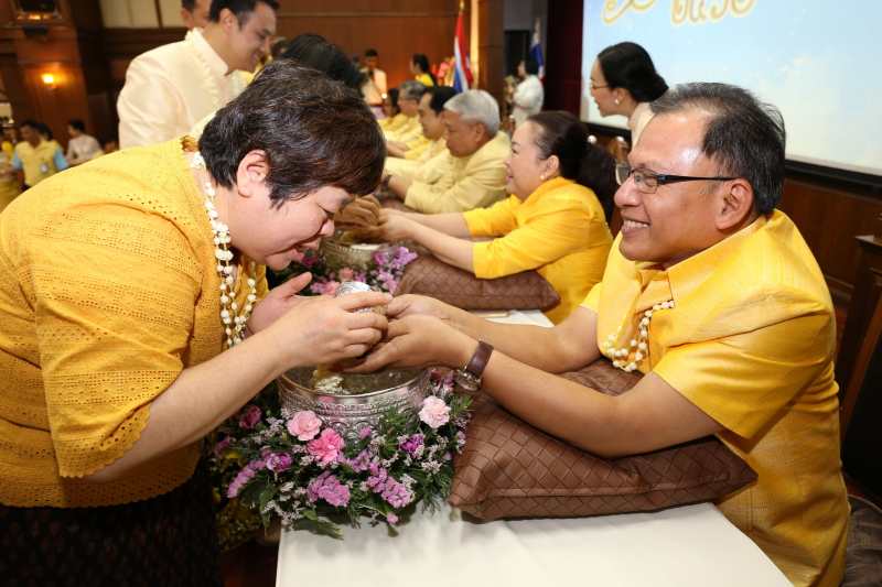 สรงน้ำพระรดน้ำขอพร ประจำปี 2562