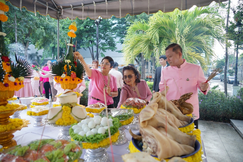 พิธีบวงสรวงเนื่องในวันคล้ายวันสถาปนา สำนักงานการตรวจเงินแผ่นดิน ครบรอบ 104 ปี