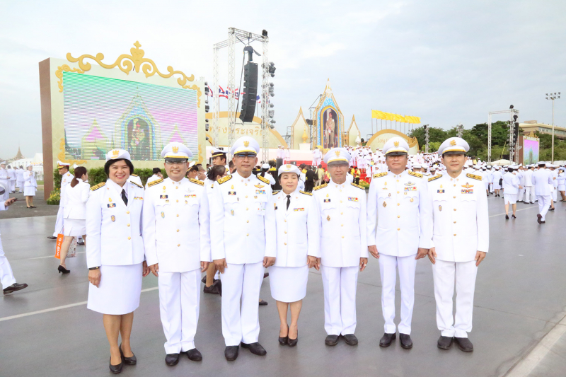 พิธีทำบุญตักบาตรและพิธีถวายสัตย์ปฏิญาณ