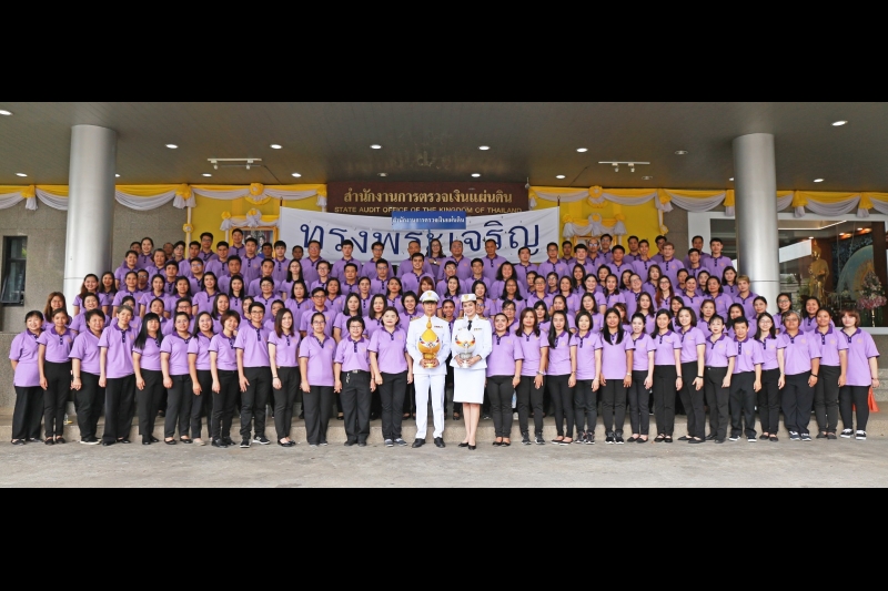 สตง.ร่วมริ้วขบวนอัญเชิญเครื่องราชสักการะ และร่วมพิธีจุดเทียนถวายพระพรชัยมงคล 