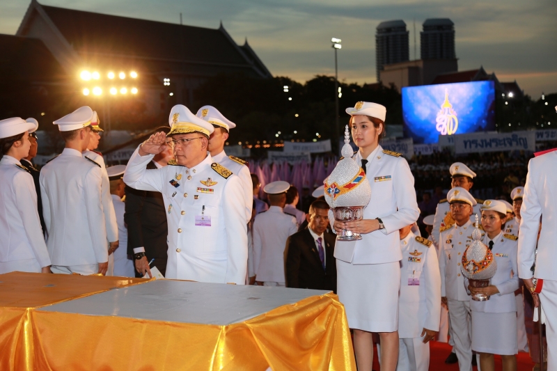 สตง.ร่วมริ้วขบวนอัญเชิญเครื่องราชสักการะ และร่วมพิธีจุดเทียนถวายพระพรชัยมงคล 