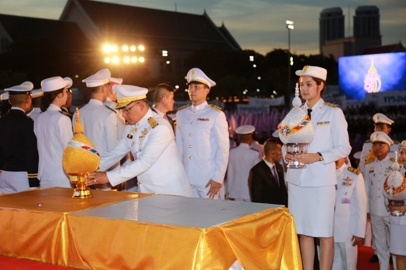 สตง.ร่วมริ้วขบวนอัญเชิญเครื่องราชสักการะ และร่วมพิธีจุดเทียนถวายพระพรชัยมงคล 