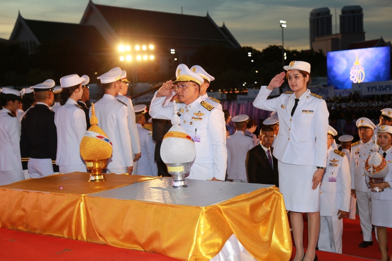 สตง.ร่วมริ้วขบวนอัญเชิญเครื่องราชสักการะ และร่วมพิธีจุดเทียนถวายพระพรชัยมงคล 