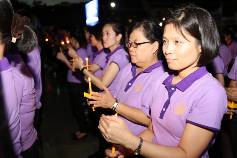 สตง.ร่วมริ้วขบวนอัญเชิญเครื่องราชสักการะ และร่วมพิธีจุดเทียนถวายพระพรชัยมงคล 