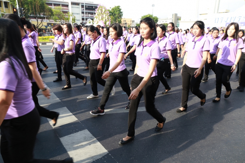 สตง.ร่วมริ้วขบวนอัญเชิญเครื่องราชสักการะ และร่วมพิธีจุดเทียนถวายพระพรชัยมงคล 