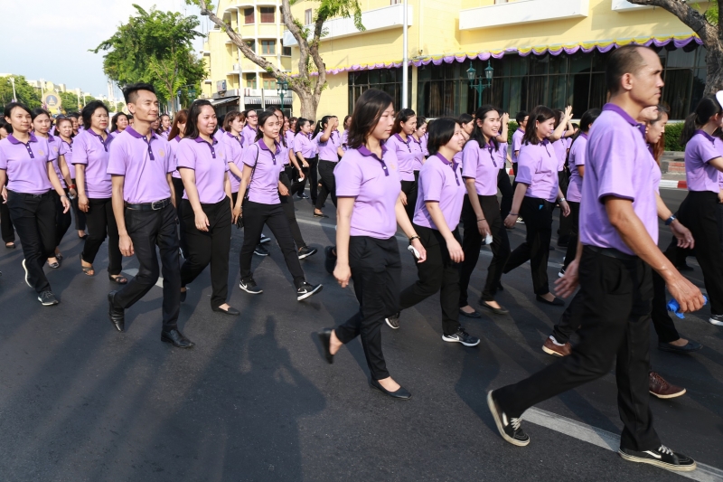 สตง.ร่วมริ้วขบวนอัญเชิญเครื่องราชสักการะ และร่วมพิธีจุดเทียนถวายพระพรชัยมงคล 