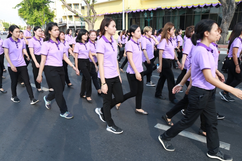 สตง.ร่วมริ้วขบวนอัญเชิญเครื่องราชสักการะ และร่วมพิธีจุดเทียนถวายพระพรชัยมงคล 