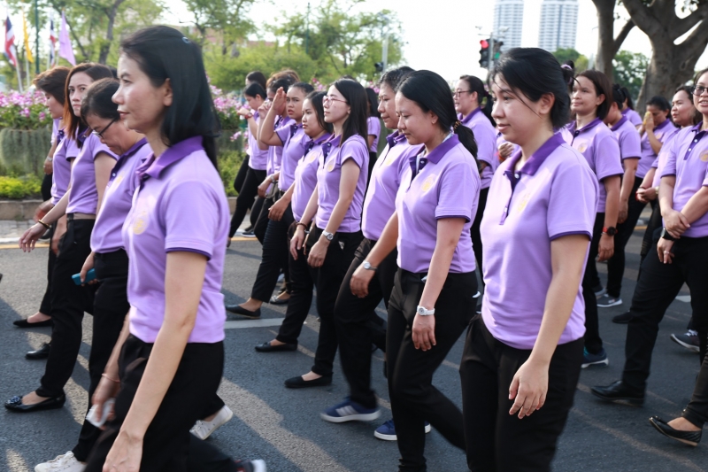 สตง.ร่วมริ้วขบวนอัญเชิญเครื่องราชสักการะ และร่วมพิธีจุดเทียนถวายพระพรชัยมงคล 