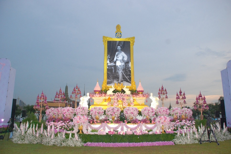 พิธีจุดเทียนเพื่อน้อมรำลึกในพระมหากรุณาธิคุณ เนื่องในวันคล้ายวันสวรรคตพระบาทสมเด็จพระจุลจอมเกล้าเจ้าอยู่หัว