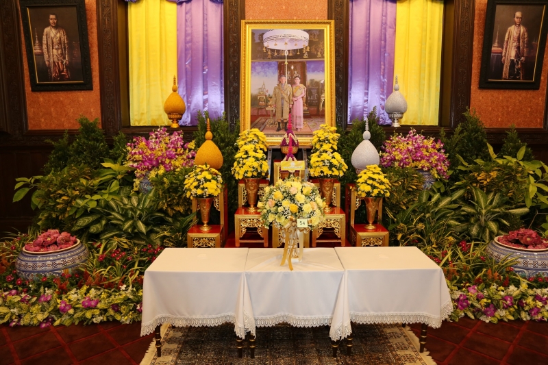 ลงนามถวายพระพรพระบาทสมเด็จพระเจ้าอยู่หัว และสมเด็จพระนางเจ้าฯ พระบรมราชินี เนื่องในโอกาสวันขึ้นปีใหม่ พุทธศักราช 2563