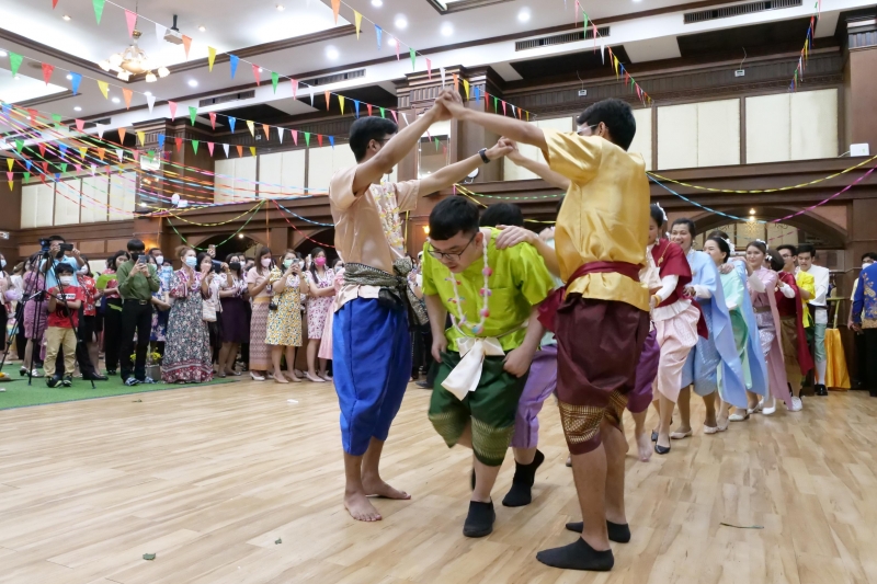 กิจกรรม สตง. 108 ปี สายใยผูกพัน สืบสานประเพณีสงกรานต์