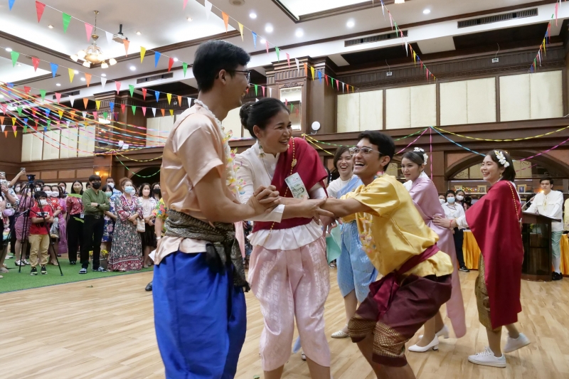 กิจกรรม สตง. 108 ปี สายใยผูกพัน สืบสานประเพณีสงกรานต์