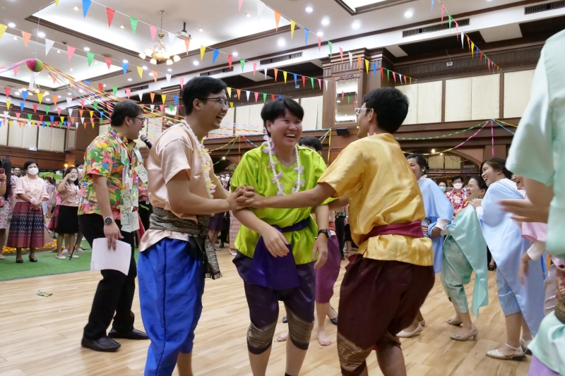 กิจกรรม สตง. 108 ปี สายใยผูกพัน สืบสานประเพณีสงกรานต์