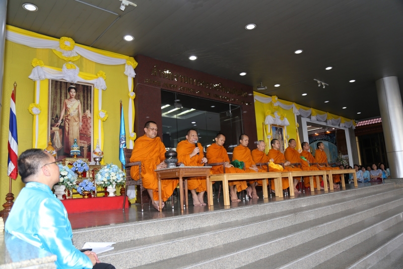 พิธีทำบุญตักบาตรข้าวสารอาหารแห้ง คณะสงฆ์จำนวน 9 รูป 