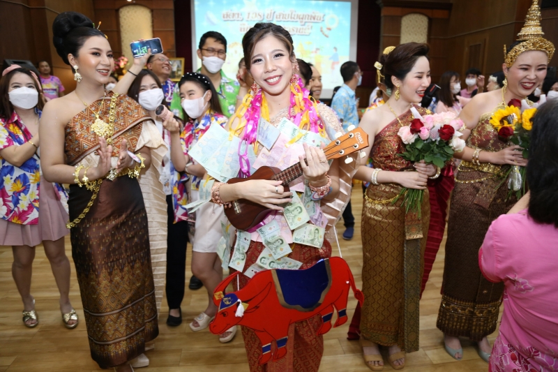 กิจกรรม สตง. 108 ปี สายใยผูกพัน สืบสานประเพณีสงกรานต์