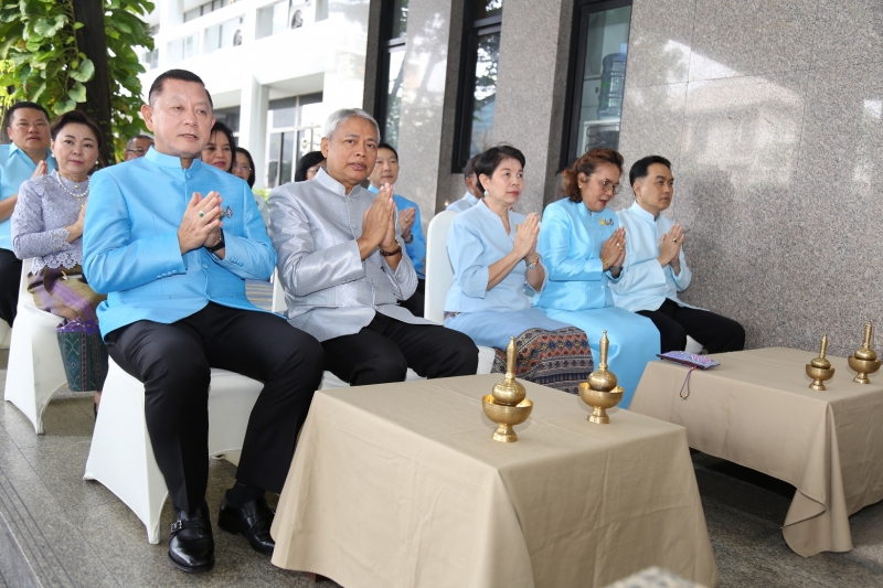 พิธีทำบุญตักบาตรข้าวสารอาหารแห้ง คณะสงฆ์จำนวน 9 รูป 