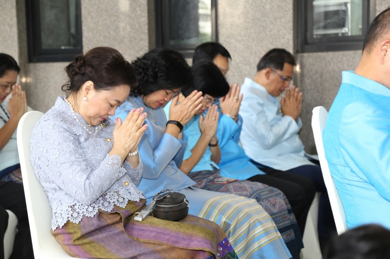 พิธีทำบุญตักบาตรข้าวสารอาหารแห้ง คณะสงฆ์จำนวน 9 รูป 