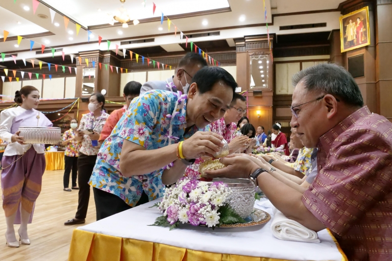กิจกรรม สตง. 108 ปี สายใยผูกพัน สืบสานประเพณีสงกรานต์