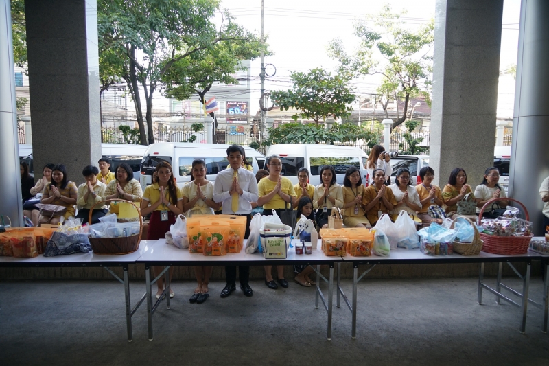 พิธีทำบุญตักบาตรข้าวสารอาหารแห้ง คณะสงฆ์จำนวน 9 รูป จากวัดพระราม 9 กาญจนาภิเษก พระอารามหลวง