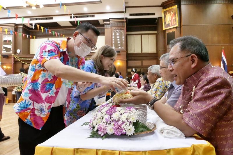 กิจกรรม สตง. 108 ปี สายใยผูกพัน สืบสานประเพณีสงกรานต์