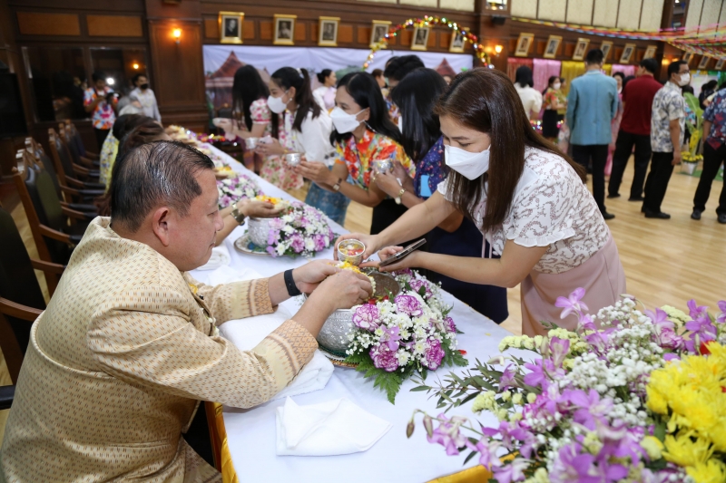 กิจกรรม สตง. 108 ปี สายใยผูกพัน สืบสานประเพณีสงกรานต์
