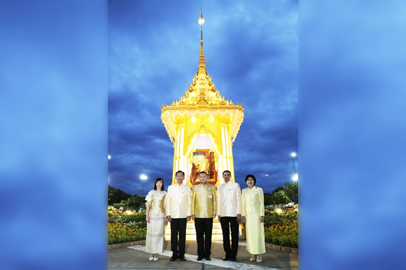พิธีทำบุญตักบาตรถวายพระราชกุศล
