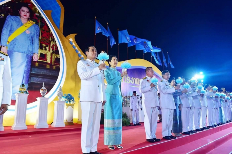 ร่วมริ้วขบวนอัญเชิญเครื่องราชสักการะ และร่วมพิธีจุดเทียนถวายพระพรชัยมงคล สมเด็จพระนางเจ้าสิริกิติ์ พระบรมราชินีนาถ ในรัชกาลที่ 9