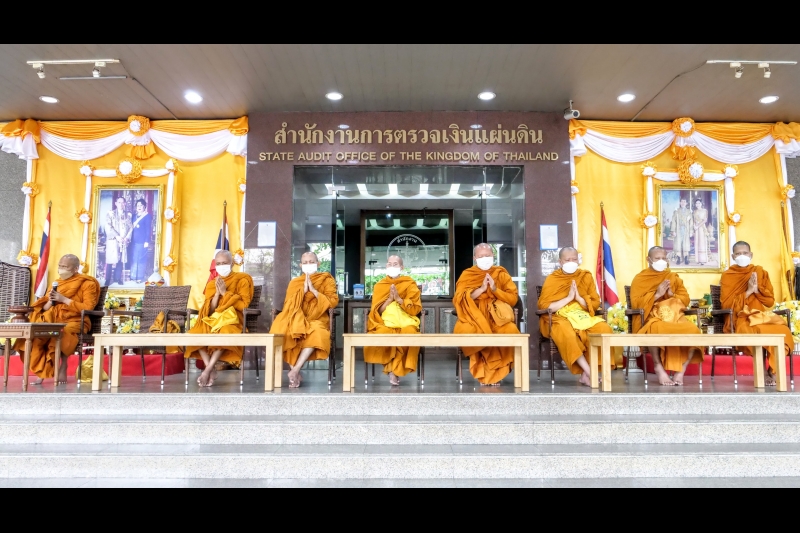 พิธีทำบุญตักบาตรข้าวสารอาหารแห้ง