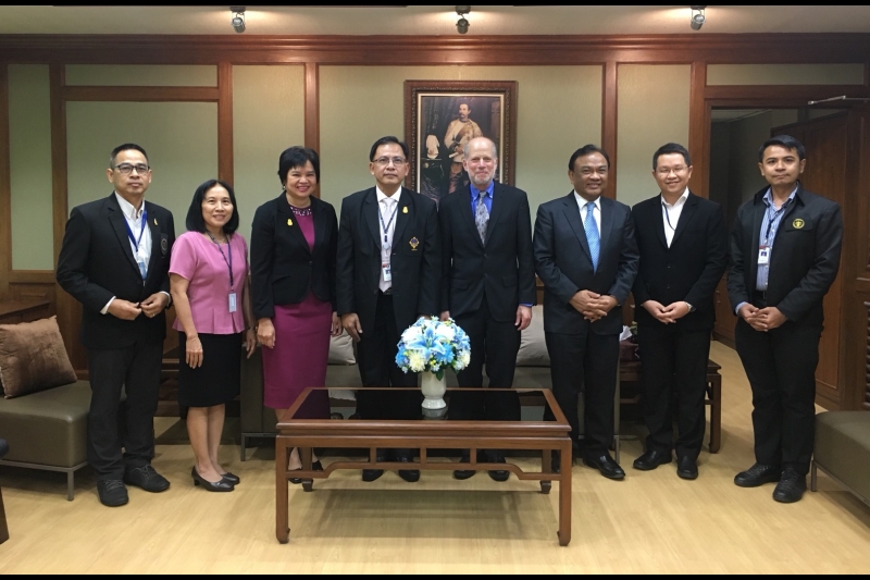 มหาวิทยาลัยชิคาโก เคนท์ เข้าเยี่ยมคารวะผู้ว่าการตรวจเงินแผ่นดิน