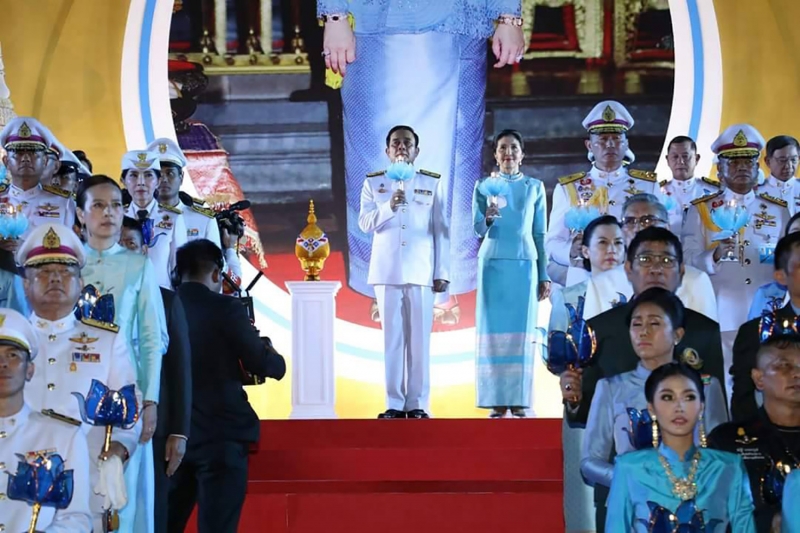 ร่วมริ้วขบวนอัญเชิญเครื่องราชสักการะ และร่วมพิธีจุดเทียนถวายพระพรชัยมงคล สมเด็จพระนางเจ้าสิริกิติ์ พระบรมราชินีนาถ ในรัชกาลที่ 9