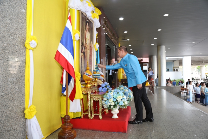 พิธีทำบุญตักบาตรข้าวสารอาหารแห้ง คณะสงฆ์จำนวน 9 รูป 