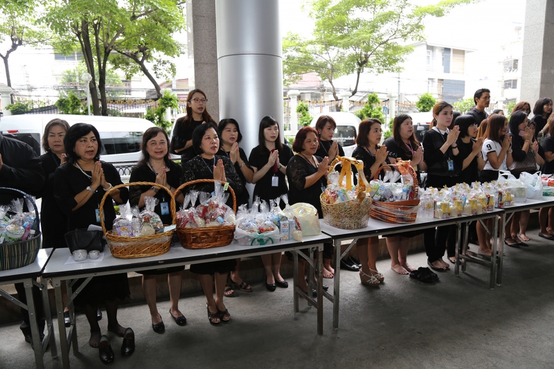 ทำบุญตักบาตรข้าวสารอาหารแห้ง ประจำเดือนเดือนมิถุนายน 2560