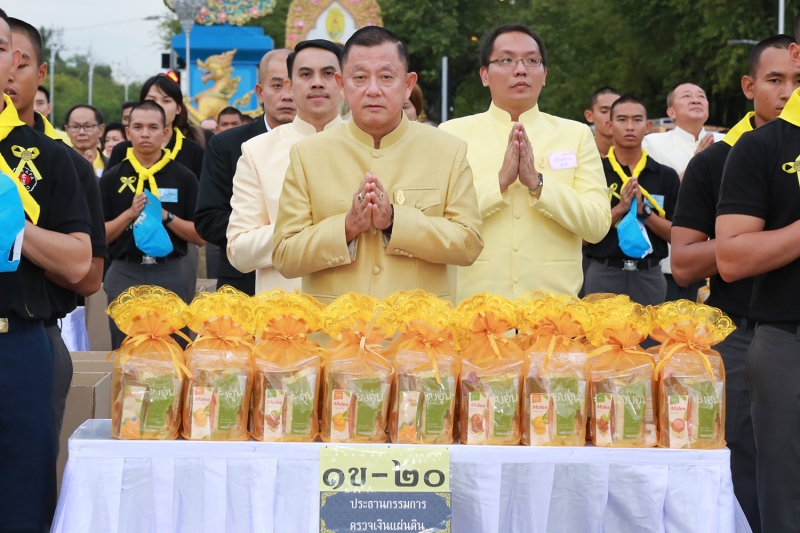 พิธีทำบุญตักบาตรถวายพระราชกุศล