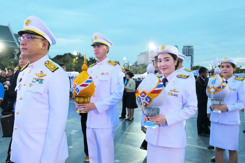 ร่วมริ้วขบวนอัญเชิญเครื่องราชสักการะ และร่วมพิธีจุดเทียนถวายพระพรชัยมงคล สมเด็จพระนางเจ้าสิริกิติ์ พระบรมราชินีนาถ ในรัชกาลที่ 9