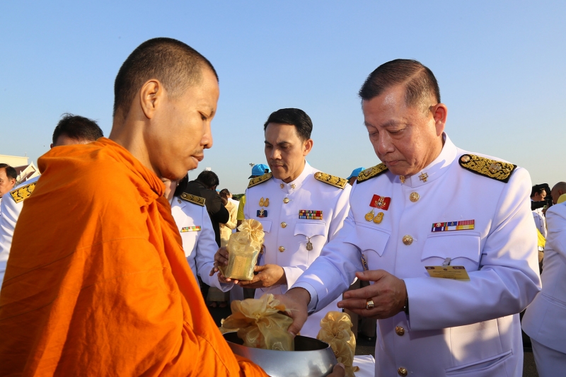 สตง.ร่วมพิธีทำบุญตักบาตรบำเพ็ญกุศลอุทิศถวายพระราชกุศลฯ 5 ธันวาคม 2561