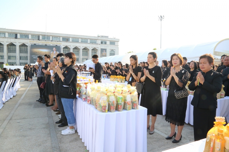 พิธีทำบุญตักบาตรเนื่องในงานใต้ร่มพระบารมี 235 ปี กรุงรัตนโกสินทร์