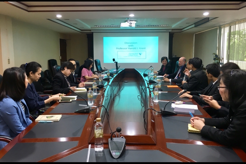 มหาวิทยาลัยชิคาโก เคนท์ เข้าเยี่ยมคารวะผู้ว่าการตรวจเงินแผ่นดิน