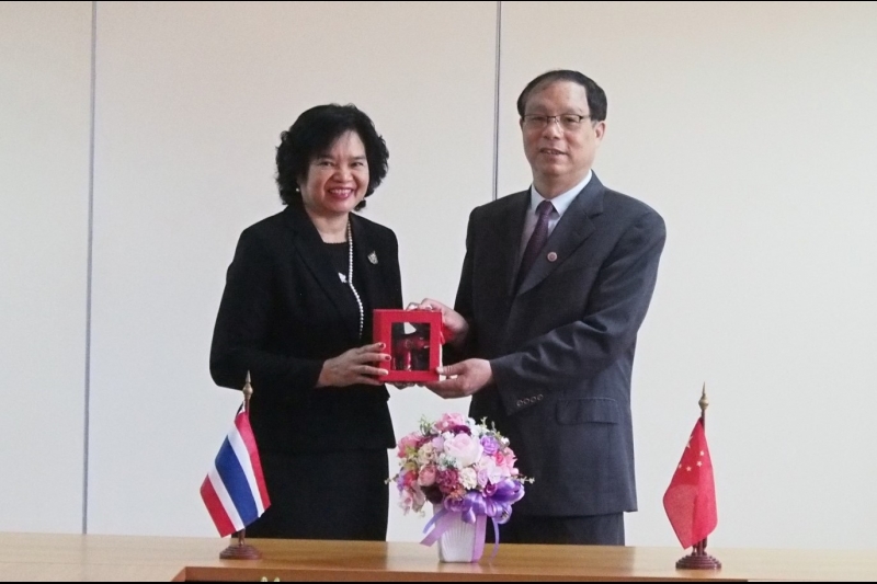 คณะผู้แทนมหาวิทยาลัยตรวจสอบหนานจิง เยี่ยมคารวะ ปตง. ผตง. และคณะผู้บริหาร สตง.