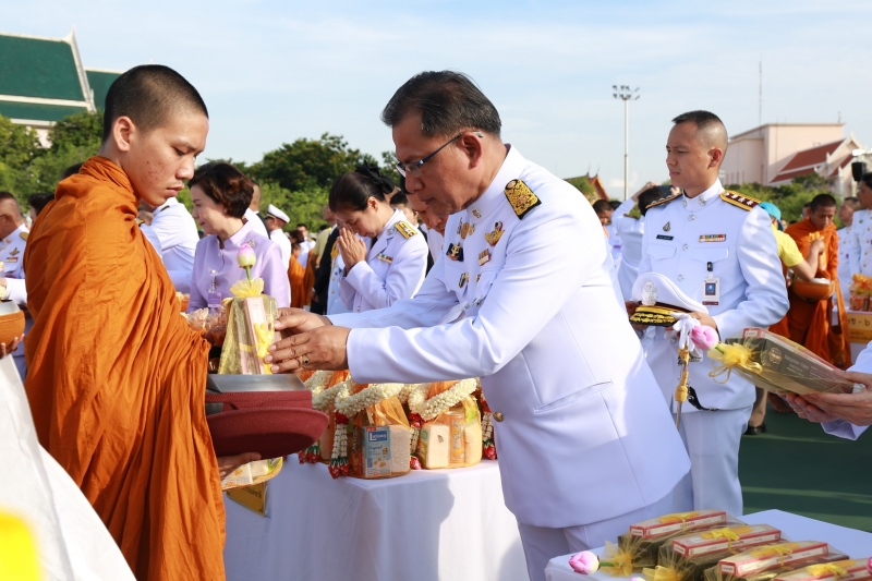 พิธีทำบุญตักบาตรและพิธีลงนามถวายพระพร  เนื่องในโอกาสวันเฉลิมพระชนมพรรษา สมเด็จพระนางเจ้าฯ พระบรมราชินี