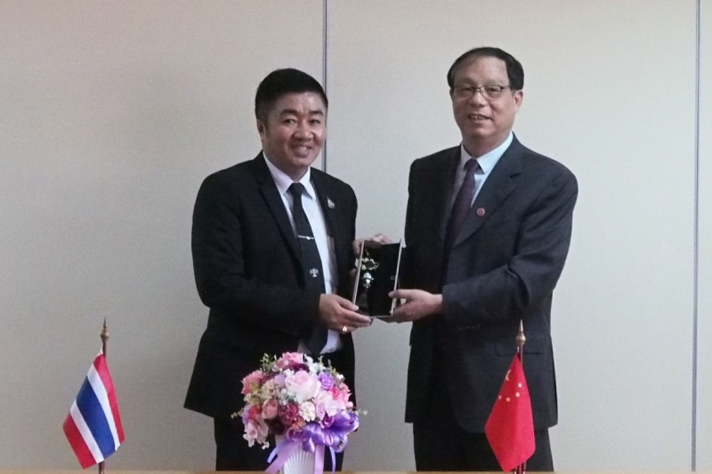 คณะผู้แทนมหาวิทยาลัยตรวจสอบหนานจิง เยี่ยมคารวะ ปตง. ผตง. และคณะผู้บริหาร สตง.