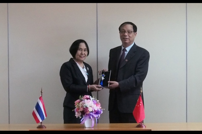 คณะผู้แทนมหาวิทยาลัยตรวจสอบหนานจิง เยี่ยมคารวะ ปตง. ผตง. และคณะผู้บริหาร สตง.