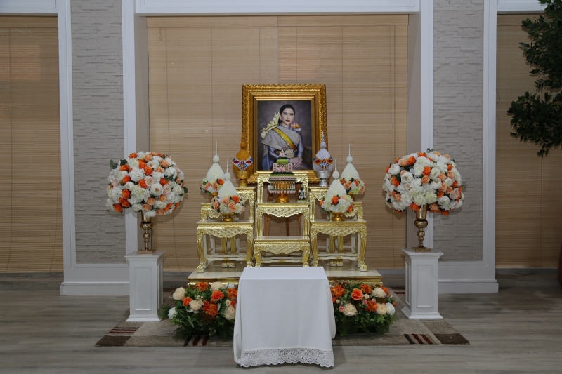  สตง. ถวายแจกันดอกไม้และลงนามถวายพระพรสมเด็จพระเจ้าน้องนางเธอ เจ้าฟ้าจุฬาภรณวลัยลักษณ์ อัครราชกุมารี กรมพระศรีสวางควัฒน วรขัตติย