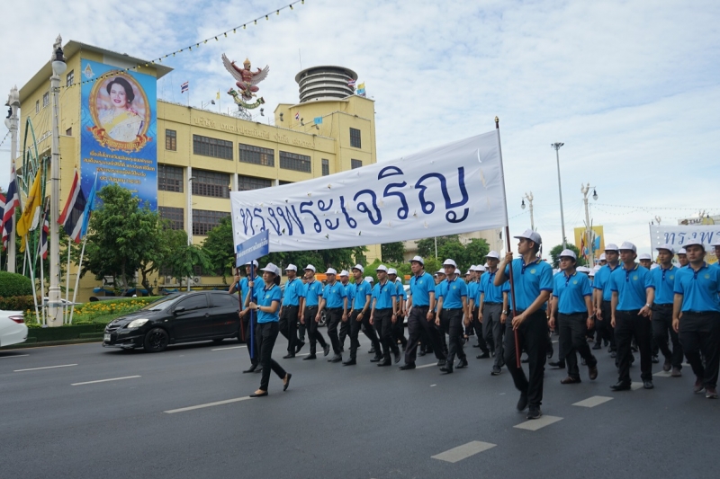 สำนักงานการตรวจเงินแผ่นดิน ร่วมเดินริ้วขบวนอัญเชิญเครื่องราชสักการะและร่วมพิธีจุดเทียนถวายพระพรชัยมงคล