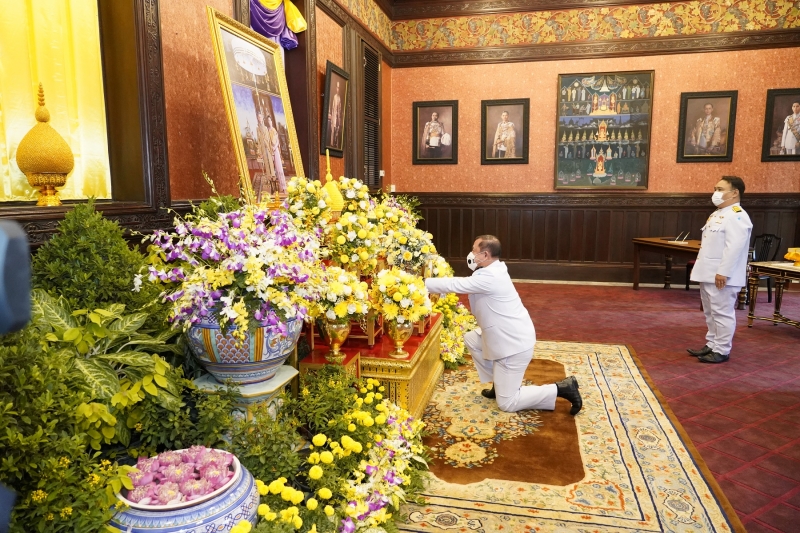 ลงนามถวายพระพรพระบาทสมเด็จพระเจ้าอยู่หัว และสมเด็จพระนางเจ้าฯ พระบรมราชินี เนื่องในโอกาสวันขึ้นปีใหม่ พุทธศักราช 2564