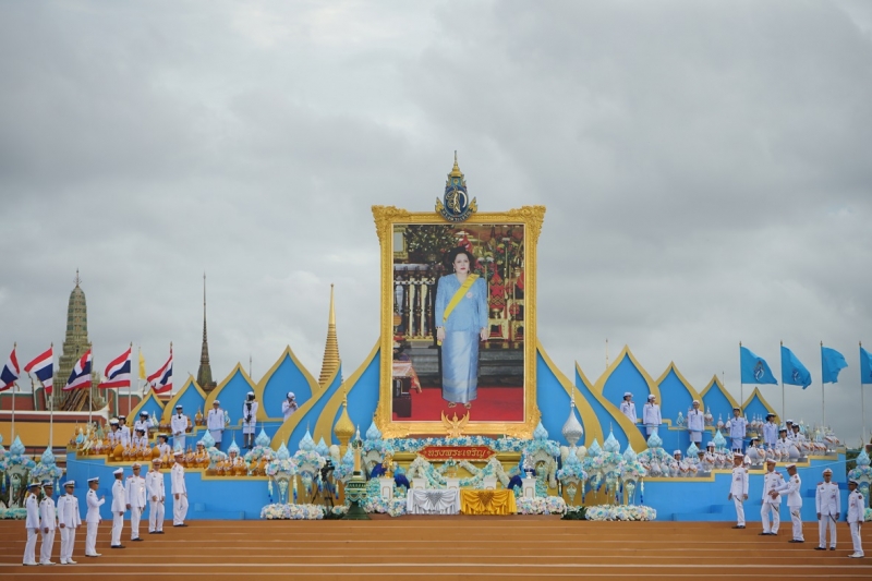 สำนักงานการตรวจเงินแผ่นดิน ร่วมเดินริ้วขบวนอัญเชิญเครื่องราชสักการะและร่วมพิธีจุดเทียนถวายพระพรชัยมงคล