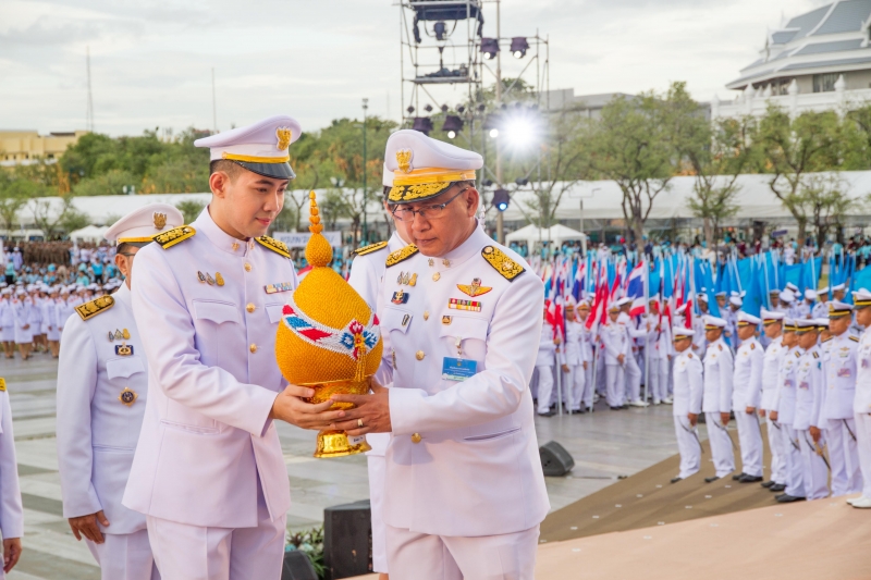 สำนักงานการตรวจเงินแผ่นดิน ร่วมเดินริ้วขบวนอัญเชิญเครื่องราชสักการะและร่วมพิธีจุดเทียนถวายพระพรชัยมงคล